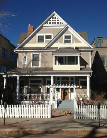 Crescent Lily Inn Colorado Springs Exterior photo